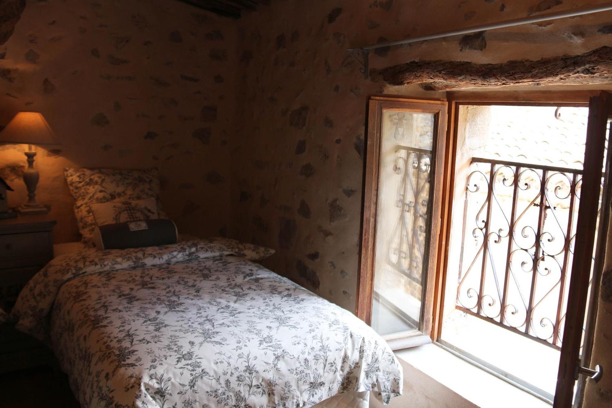 Gite Marceline Saint-Guilhem-le-Desert Exterior photo